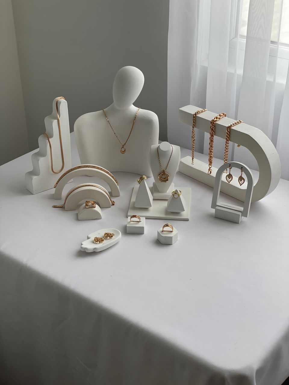 پک ویترین آماده جواهرات – کانسپت مینیمال سفید پک ویترین آماده جواهرات – کانسپت مینیمال سفید