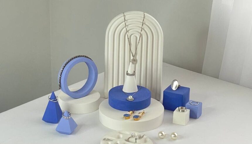 ویترین مینیمال طلا